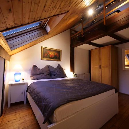Fachwerkhaus In Ruhiger Altstadt By Rabe - Free Netflix & Eigene Terrasse คาร์ลสรูเฮอ ภายนอก รูปภาพ
